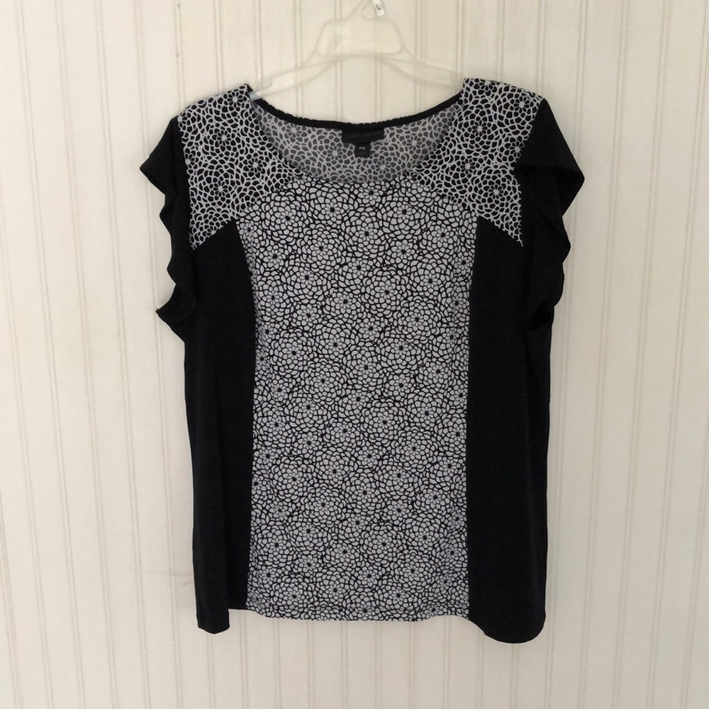 Short sleeved top